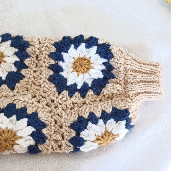 NEW Crochet Granny Squares Daisies Chunky Handknitted Sweater Size M Blue Cream - Picture 10 of 14